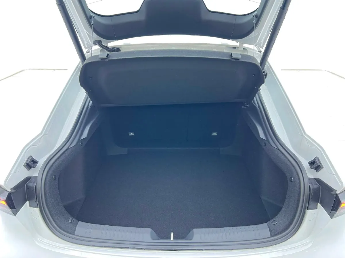 2024 ChangAn UNI-V 1.5T 188HP L4 7DCT,autocango,china used car exporter,china ev exporter,chinese used car exporter,chinese used ev exporter