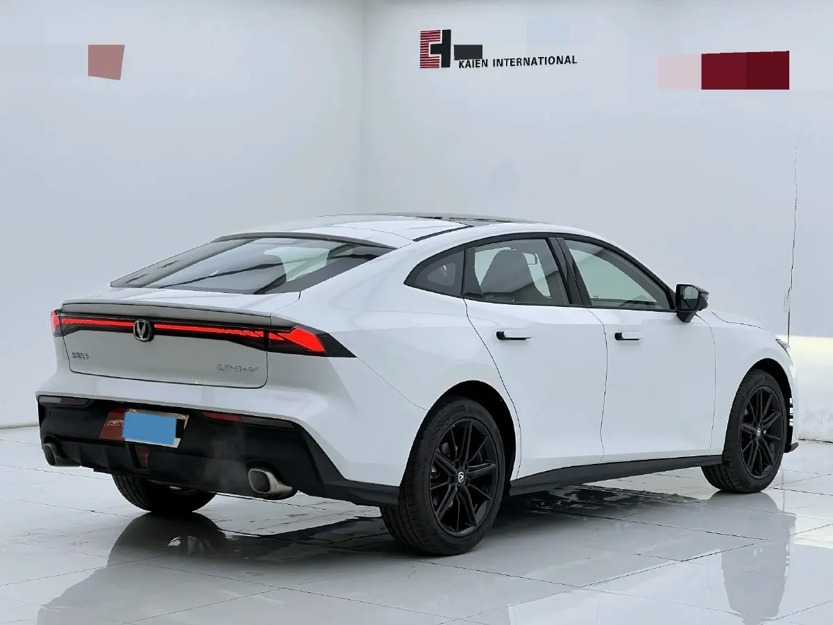 2024 ChangAn UNI-V 1.5T 188HP L4 7DCT,autocango,china used car exporter,china ev exporter,chinese used car exporter,chinese used ev exporter