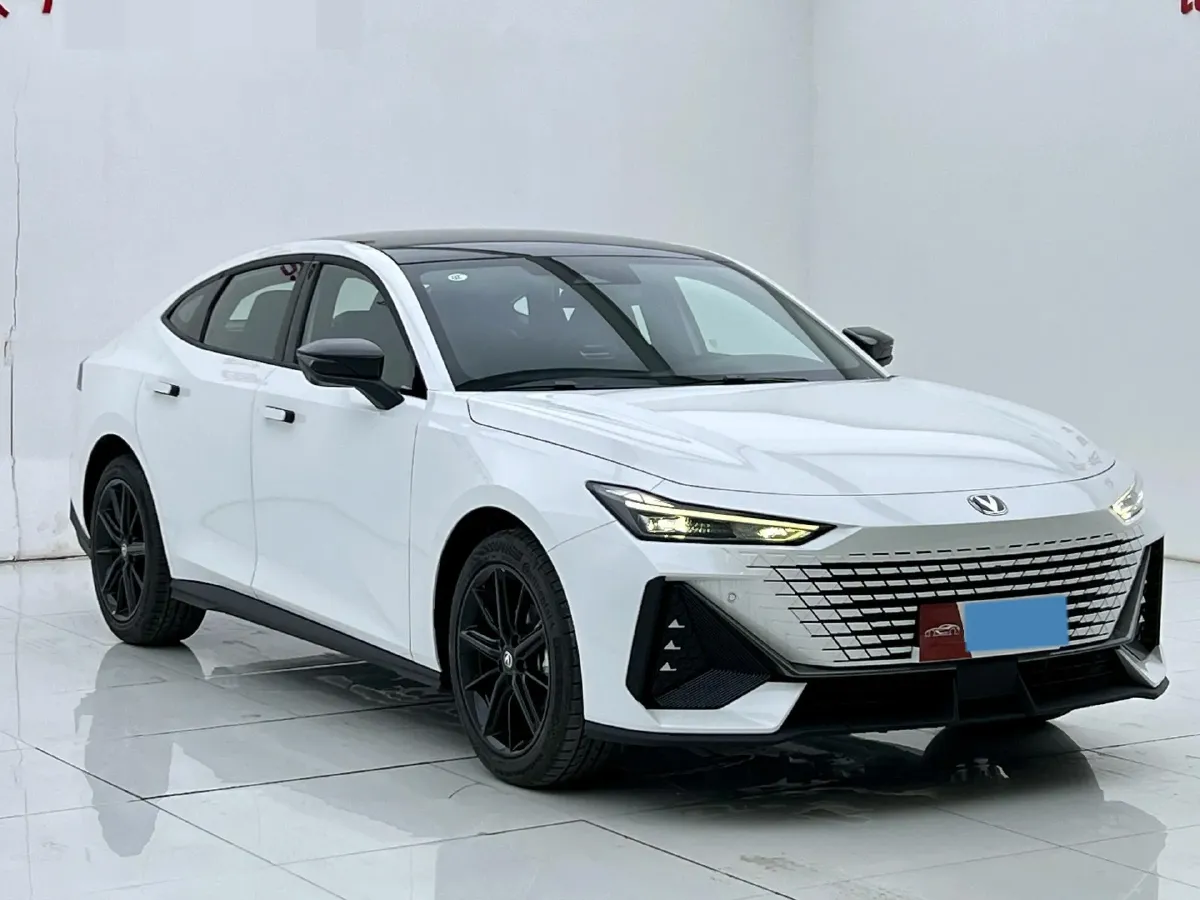 2024 ChangAn UNI-V 1.5T 188HP L4 7DCT,autocango,china used car exporter,china ev exporter,chinese used car exporter,chinese used ev exporter