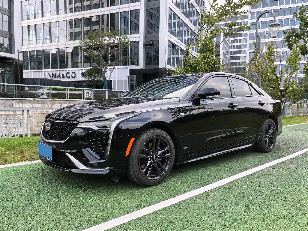 2023 Cadillac CT4 1.5T 211HP L4 8AT