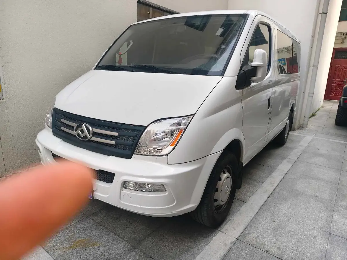 2021 MAXUS XinTu V80 2.0T 139HP L4 6MT