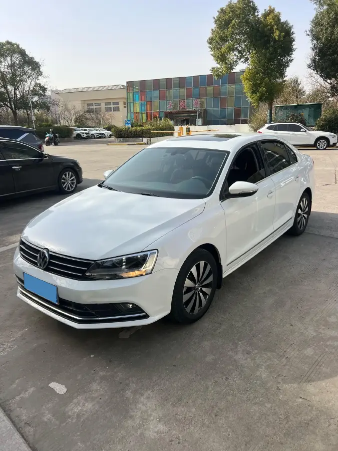 2018 Volkswagen Sagitar 1.2T 110HP L4 7DCT
