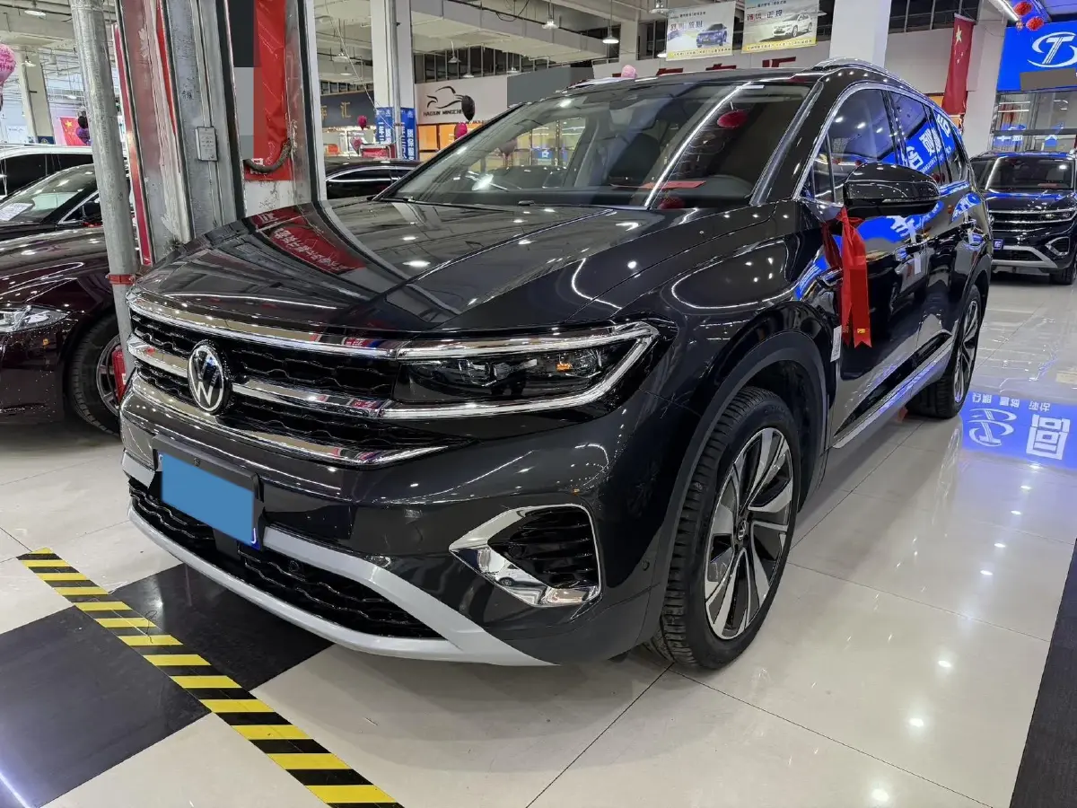 2023 Volkswagen Talagon 2.0T 220HP L4 7DCT