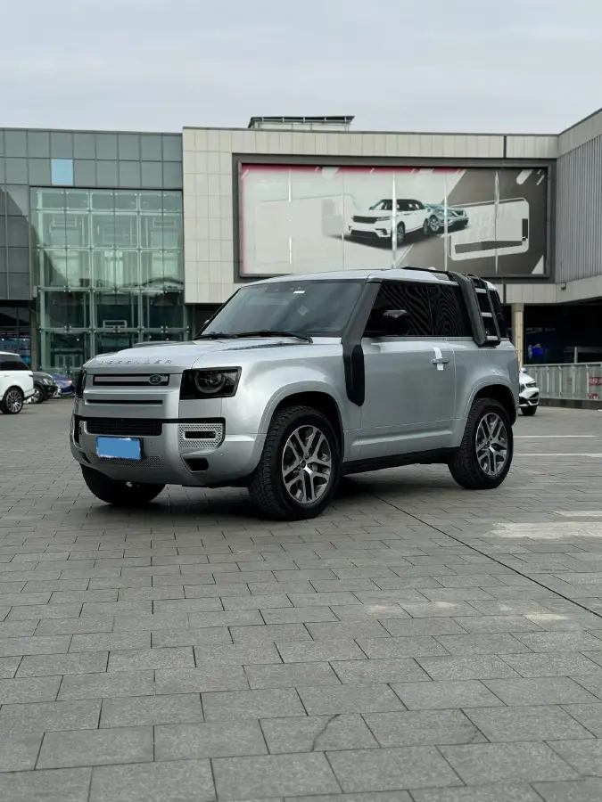 2023 Land Rover Defender 3.0T 400HP L6 8AT