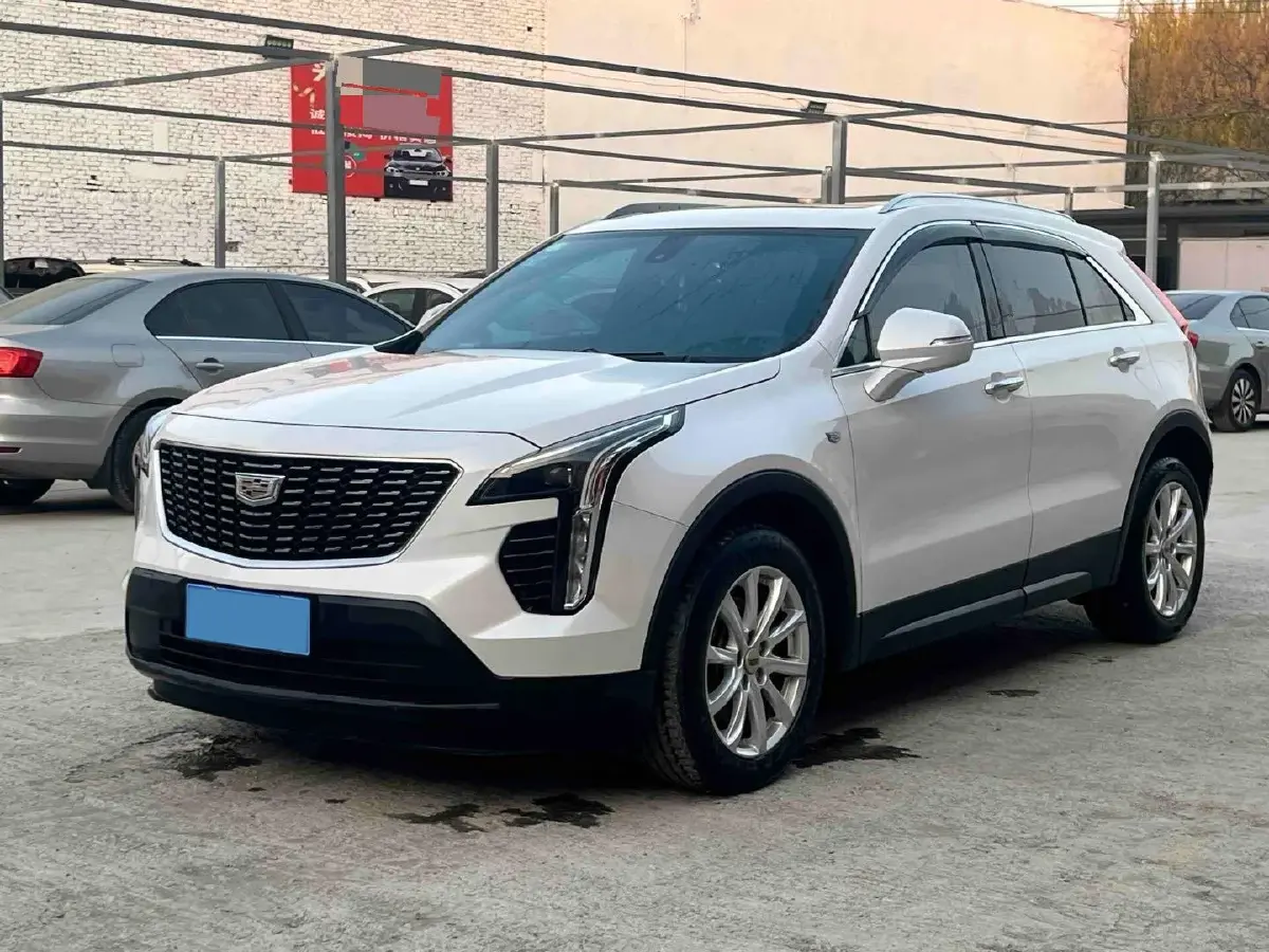 2018 Cadillac XT4 2.0T 241HP L4 9AT