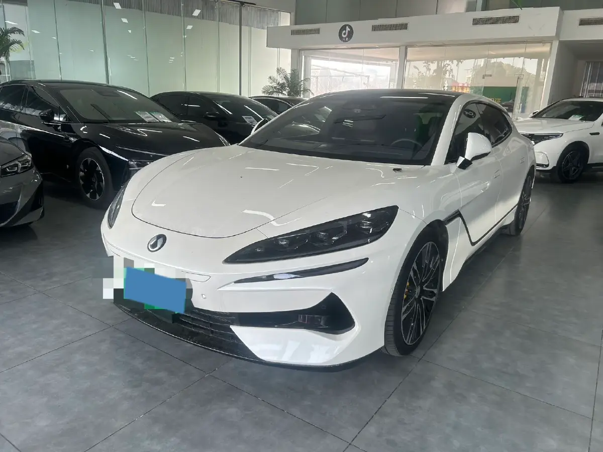 2024 Denza DenzaZ9GT 2.0T 207HP L4 E-CVT PHEV 38.5KWH