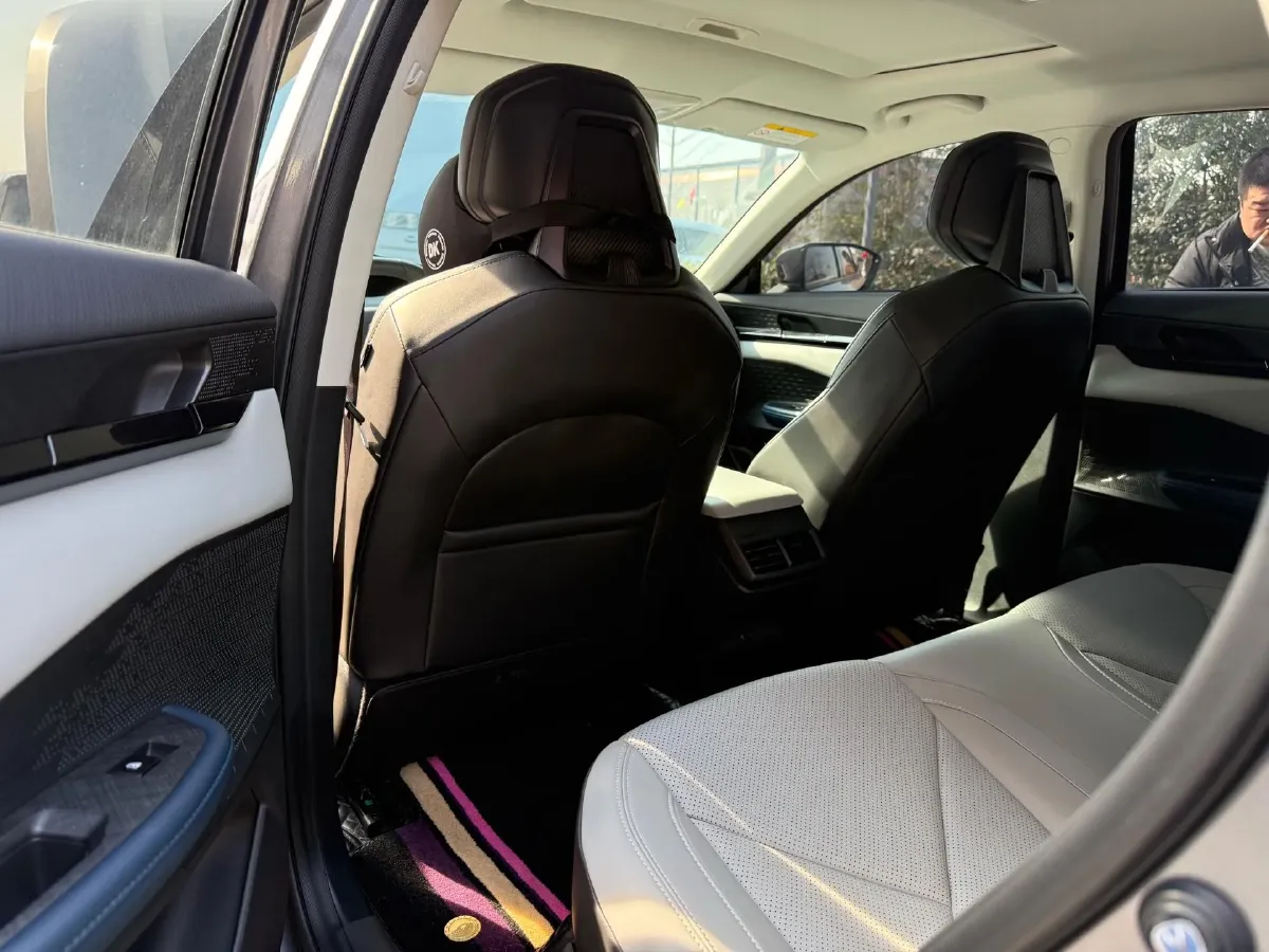 2023 ChangAn UNI-V iDD 1.5T 170HP L4 6TCT PHEV 18.4KWH,autocango,china used car exporter,china ev exporter,chinese used car exporter,chinese used ev exporter