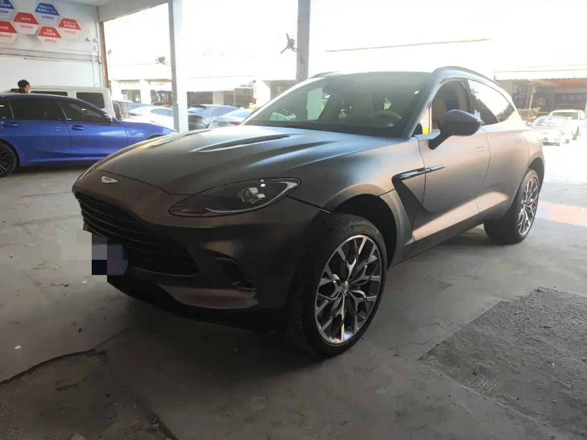 2021 Aston Martin DBX 4.0T 550HP V8 9AT