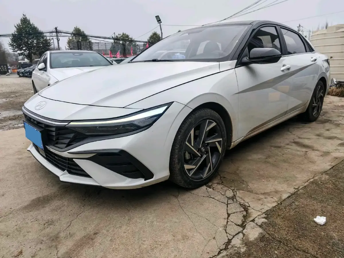 2023 Hyundai Elantra 1.5L 115HP L4 CVT