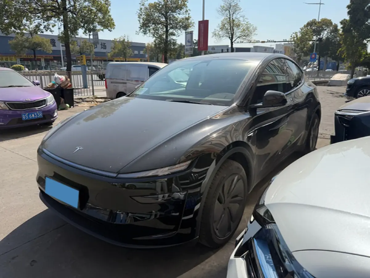 2026 Tesla Model Y BEV