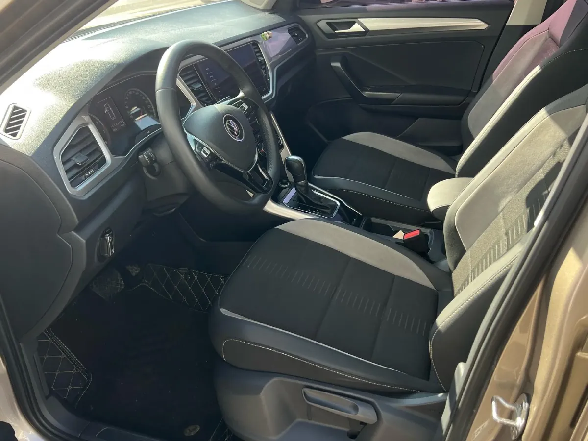 2021 Volkswagen T-Roc 1.4T 150HP L4 7DCT,autocango,china used car exporter,china ev exporter,chinese used car exporter,chinese used ev exporter