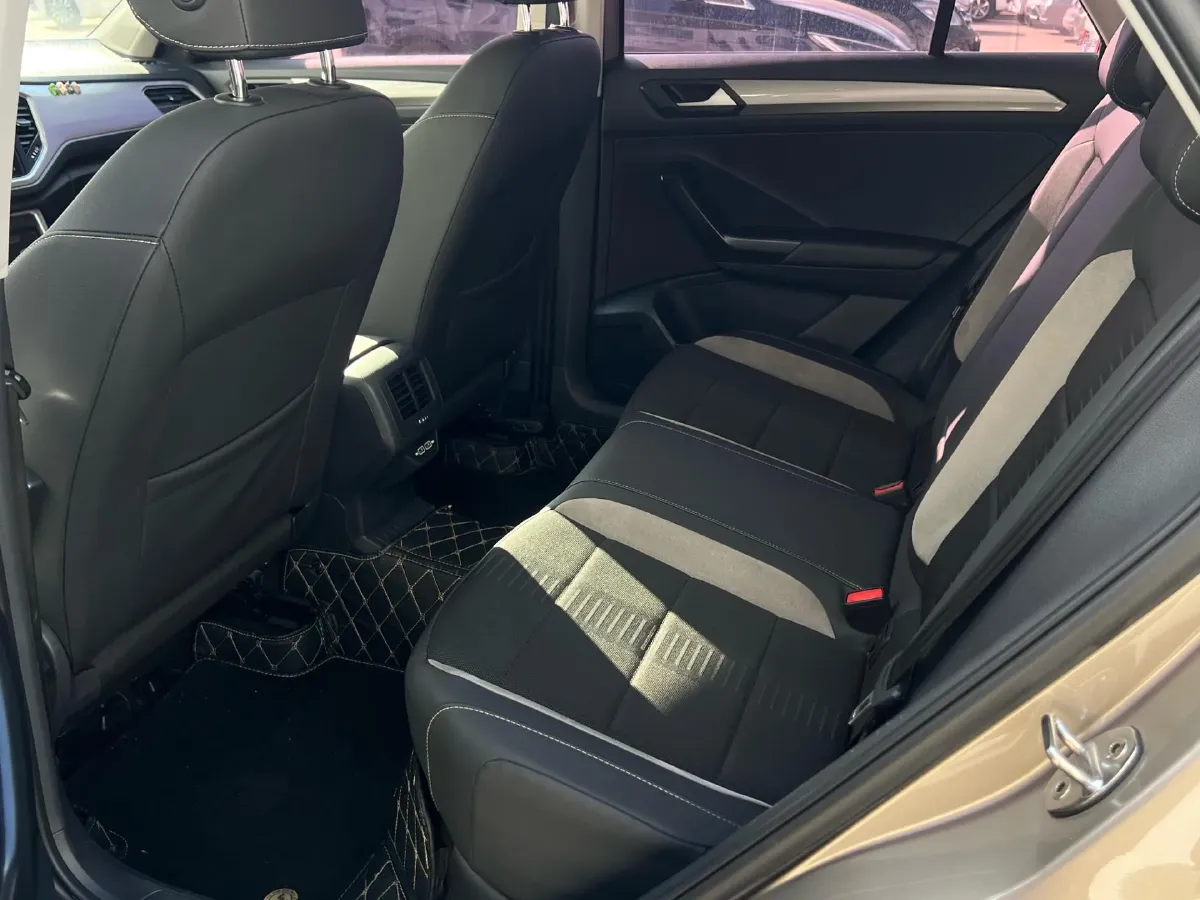 2021 Volkswagen T-Roc 1.4T 150HP L4 7DCT,autocango,china used car exporter,china ev exporter,chinese used car exporter,chinese used ev exporter