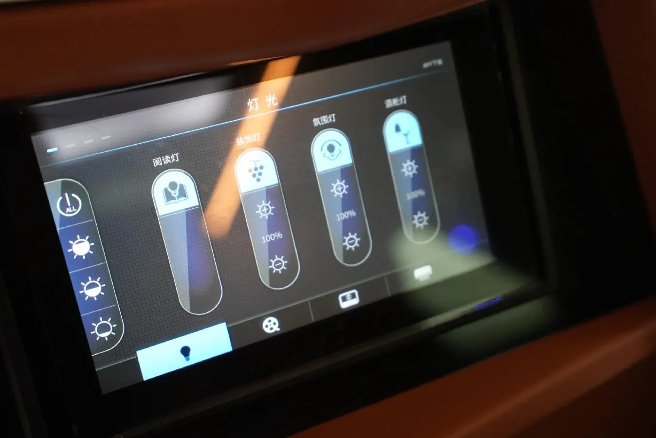 2011 Aston Martin DB9 6.0L 476HP V12 6AT,autocango,china used car exporter,china ev exporter,chinese used car exporter,chinese used ev exporter