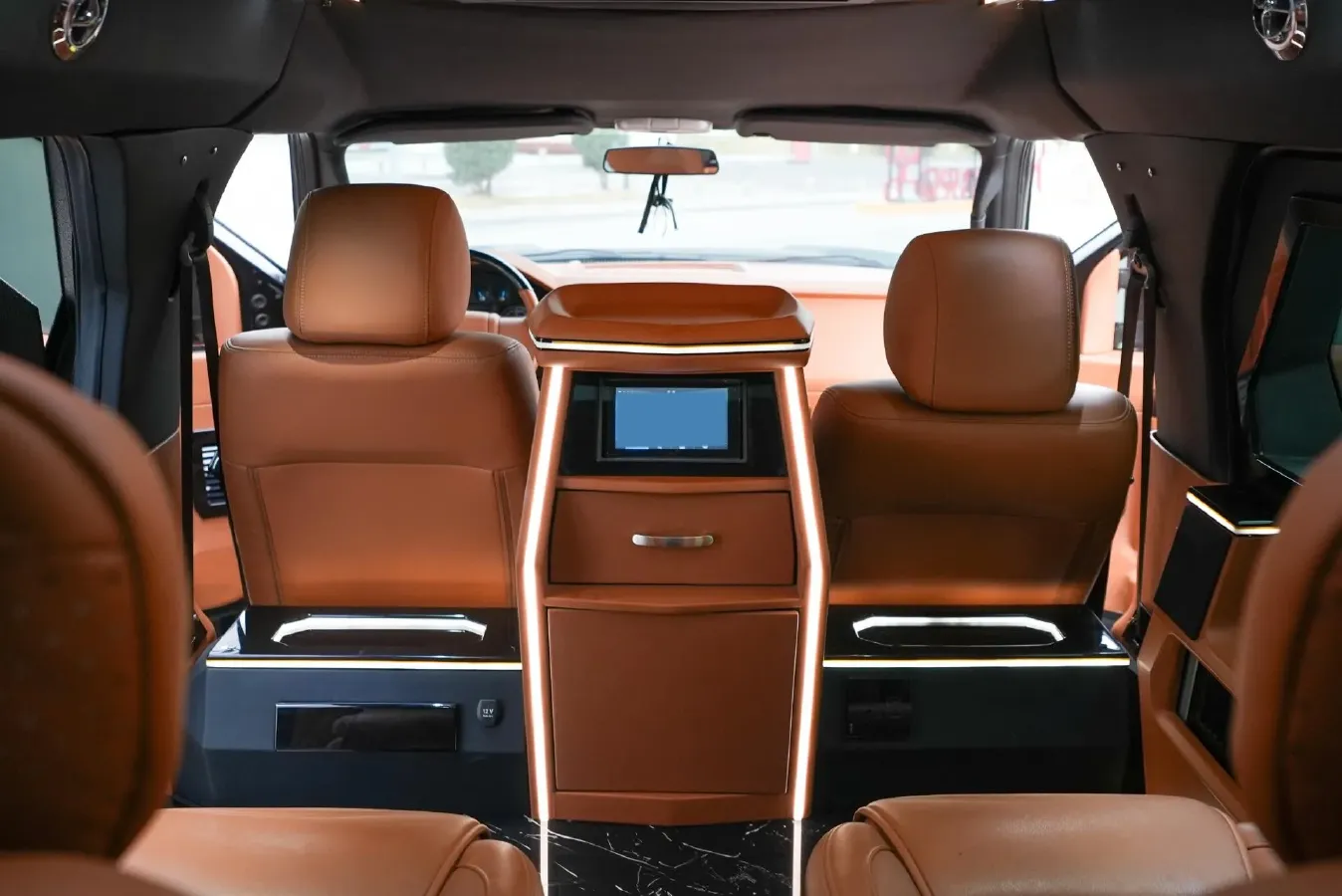 2011 Aston Martin DB9 6.0L 476HP V12 6AT,autocango,china used car exporter,china ev exporter,chinese used car exporter,chinese used ev exporter