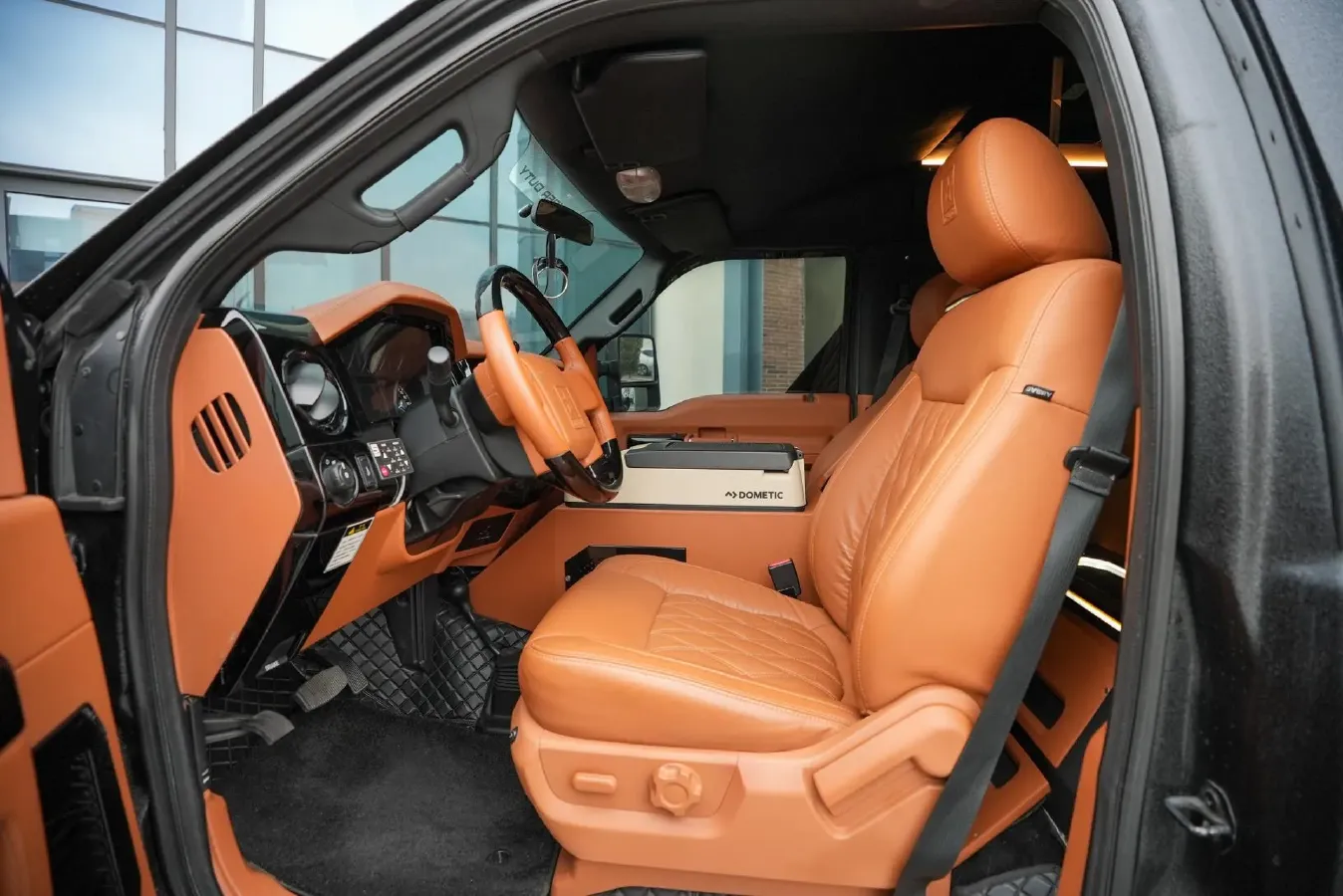 2011 Aston Martin DB9 6.0L 476HP V12 6AT,autocango,china used car exporter,china ev exporter,chinese used car exporter,chinese used ev exporter