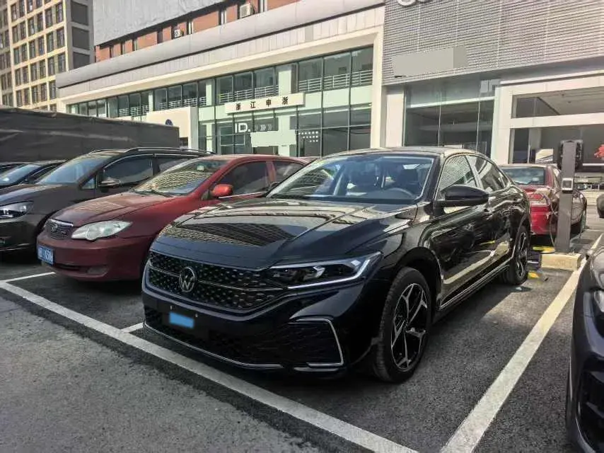 2025 Volkswagen Passat 2.0T 186HP L4 7DCT