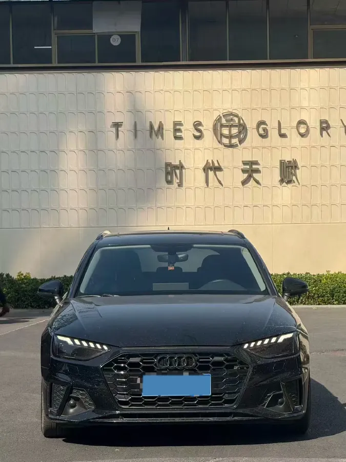 2021 Audi A4 2.0T 204HP L4 7DCT,autocango,china used car exporter,china ev exporter,chinese used car exporter,chinese used ev exporter