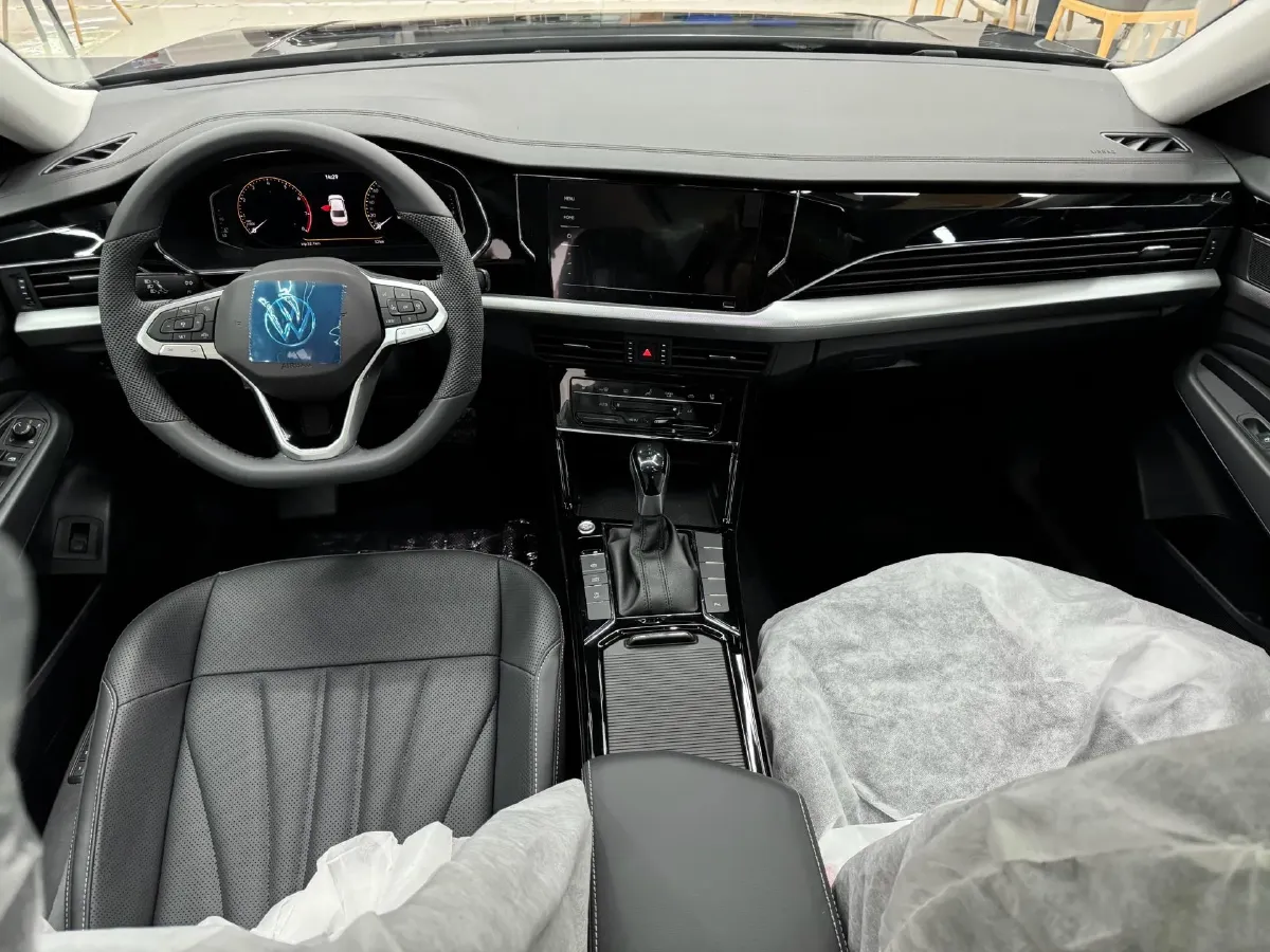 2026 Volkswagen Passat 2.0T 220HP L4 7DCT,autocango,china used car exporter,china ev exporter,chinese used car exporter,chinese used ev exporter