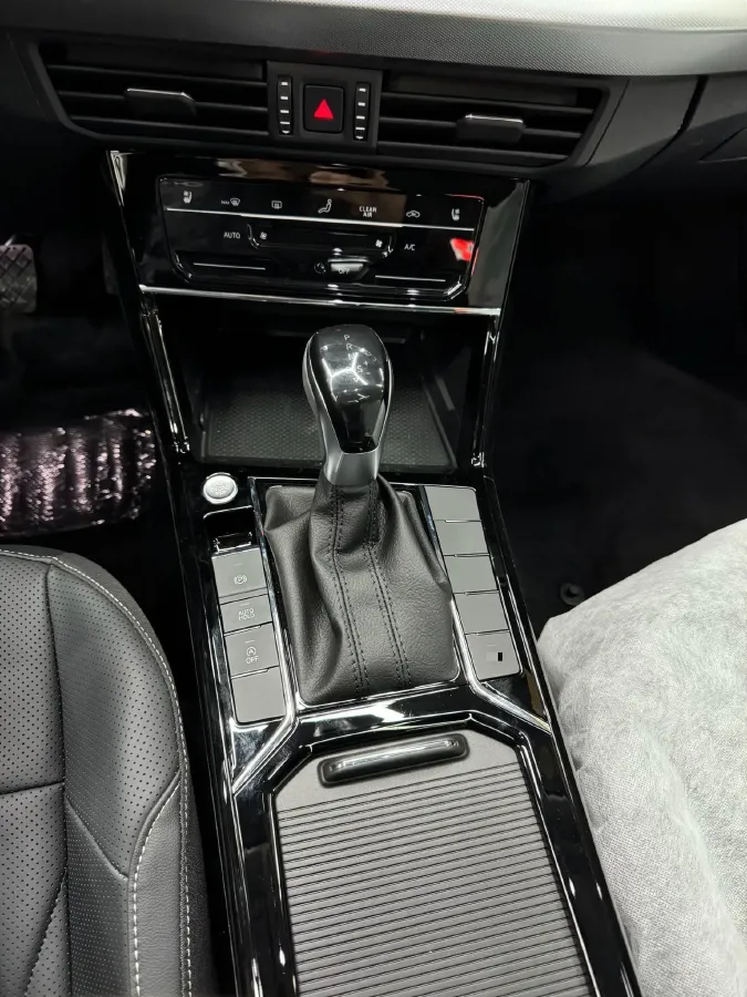 2026 Volkswagen Passat 2.0T 220HP L4 7DCT,autocango,china used car exporter,china ev exporter,chinese used car exporter,chinese used ev exporter