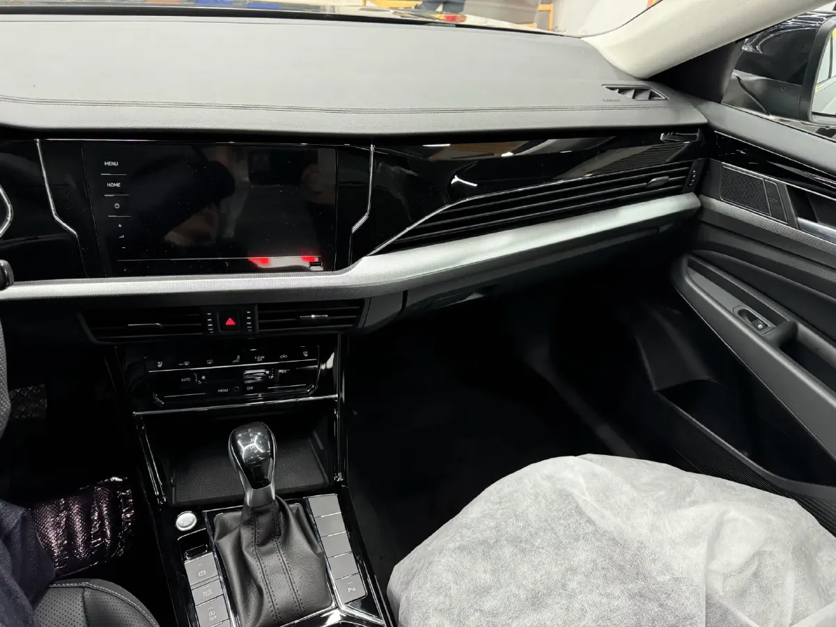 2026 Volkswagen Passat 2.0T 220HP L4 7DCT,autocango,china used car exporter,china ev exporter,chinese used car exporter,chinese used ev exporter