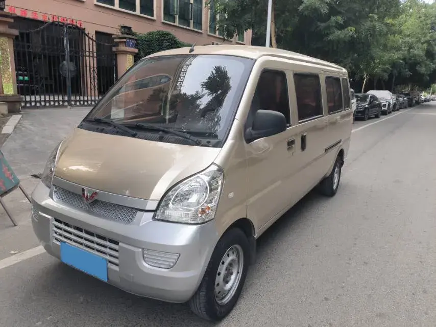 2017 WuLing RongGuang 1.5L 107HP L4 5MT