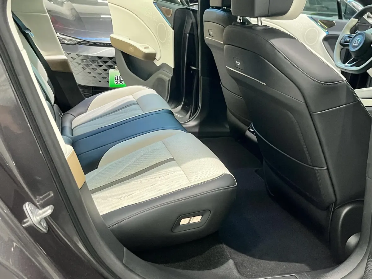 2025 Zeekr 007GT BEV 100.01KWH,autocango,china used car exporter,china ev exporter,chinese used car exporter,chinese used ev exporter