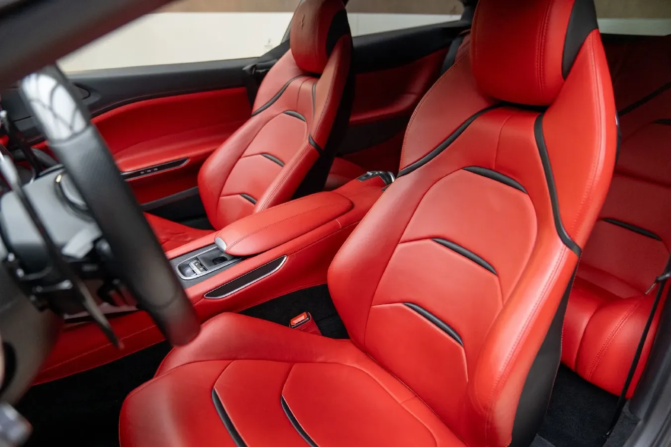 2017 Ferrari GTC4 Lusso 3.9T 609HP V8 7DCT,autocango,china used car exporter,china ev exporter,chinese used car exporter,chinese used ev exporter