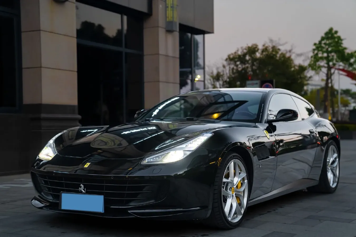 2017 Ferrari GTC4 Lusso 3.9T 609HP V8 7DCT,autocango,china used car exporter,china ev exporter,chinese used car exporter,chinese used ev exporter