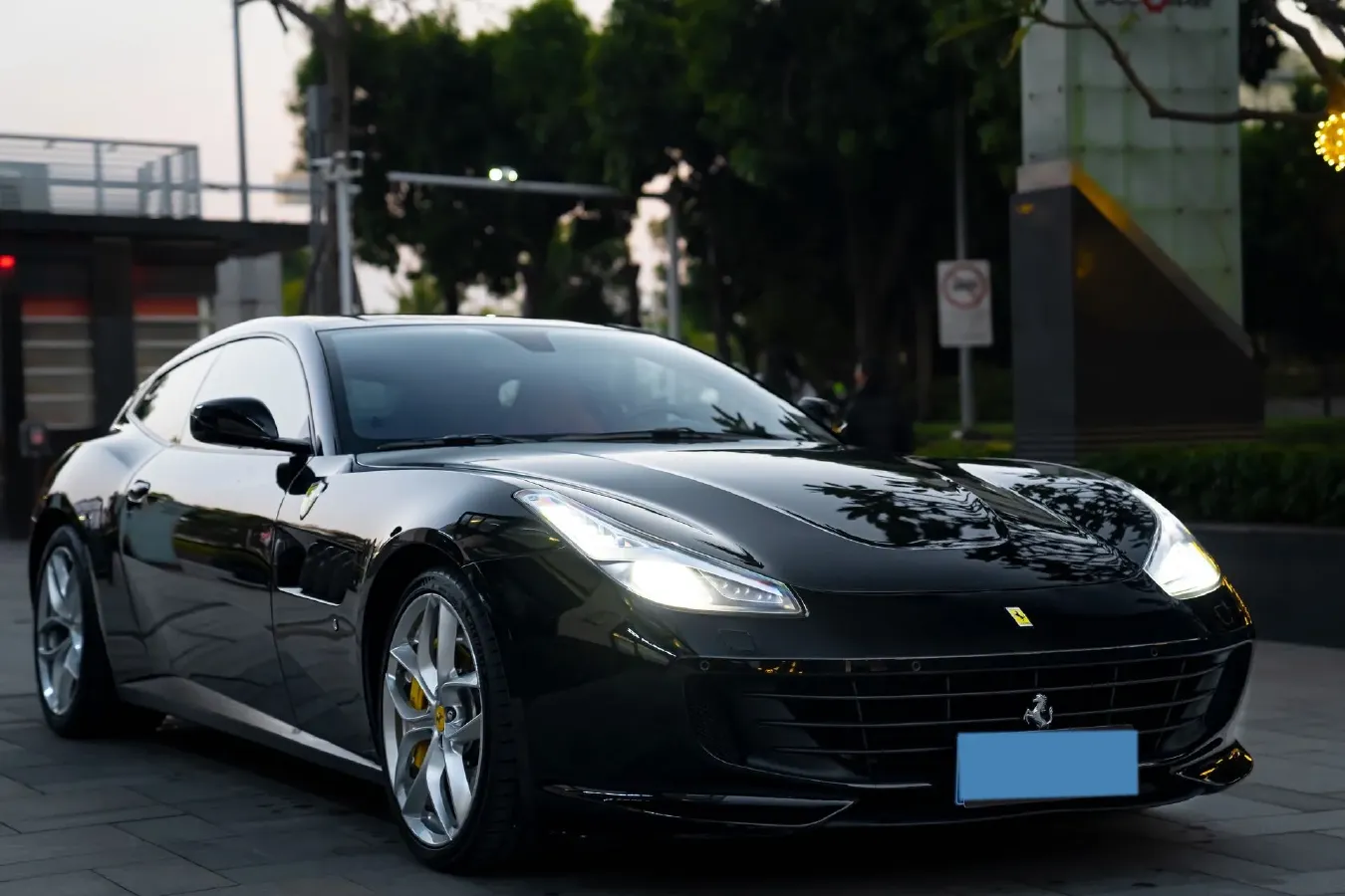 2017 Ferrari GTC4 Lusso 3.9T 609HP V8 7DCT,autocango,china used car exporter,china ev exporter,chinese used car exporter,chinese used ev exporter