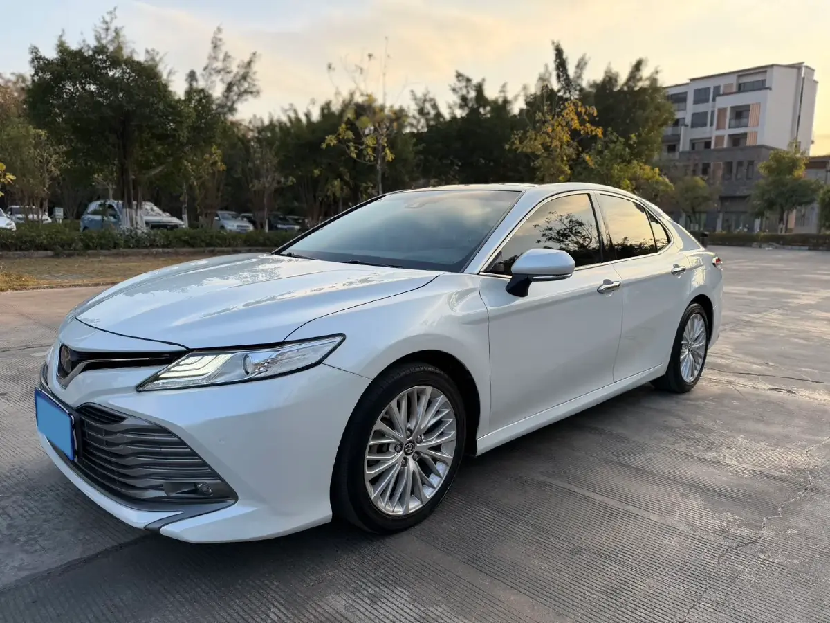2019 Toyota Camry 2.5L 209HP L4 8AT