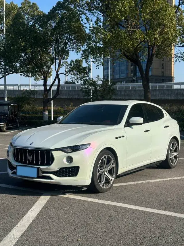 2018 Maserati Levante 3.0T 350HP V6 8AT