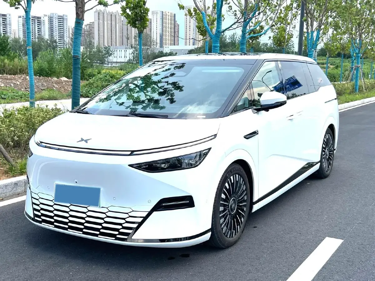 2025 Xpeng X9 BEV