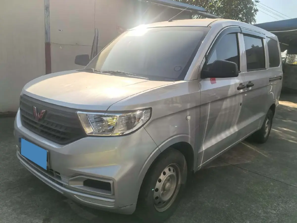 2021 WuLing HongGuang V 1.5L 99HP L4 6MT