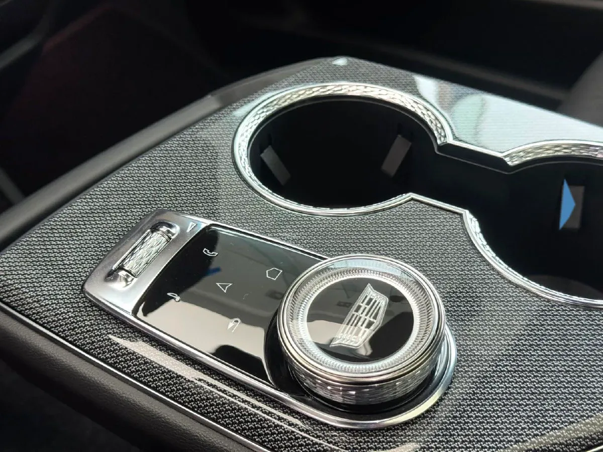 2024 Cadillac OPTIQ BEV 68.4KWH,autocango,china used car exporter,china ev exporter,chinese used car exporter,chinese used ev exporter