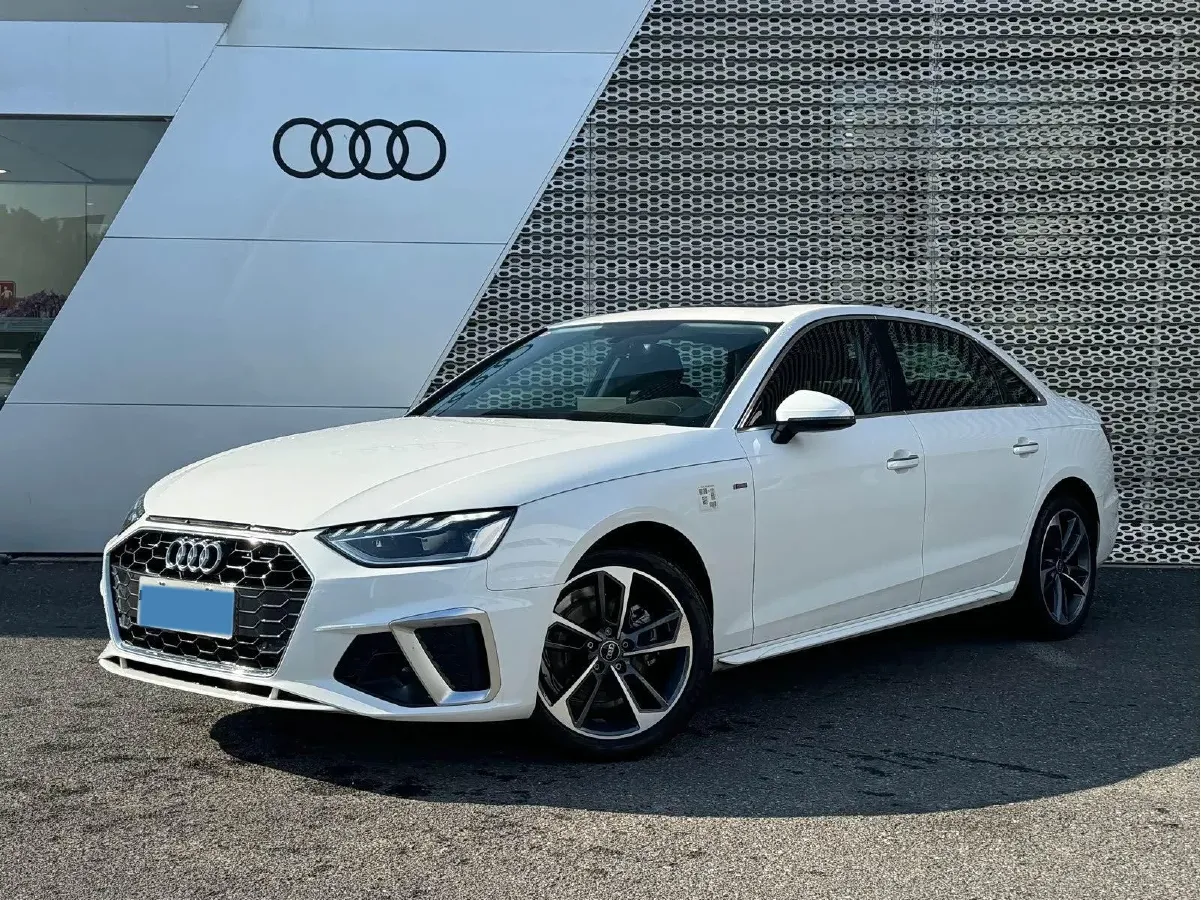 2024 Audi A4L 2.0T 190HP L4 7DCT,autocango,china used car exporter,china ev exporter,chinese used car exporter,chinese used ev exporter