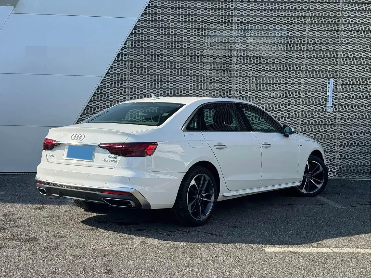 2024 Audi A4L 2.0T 190HP L4 7DCT,autocango,china used car exporter,china ev exporter,chinese used car exporter,chinese used ev exporter