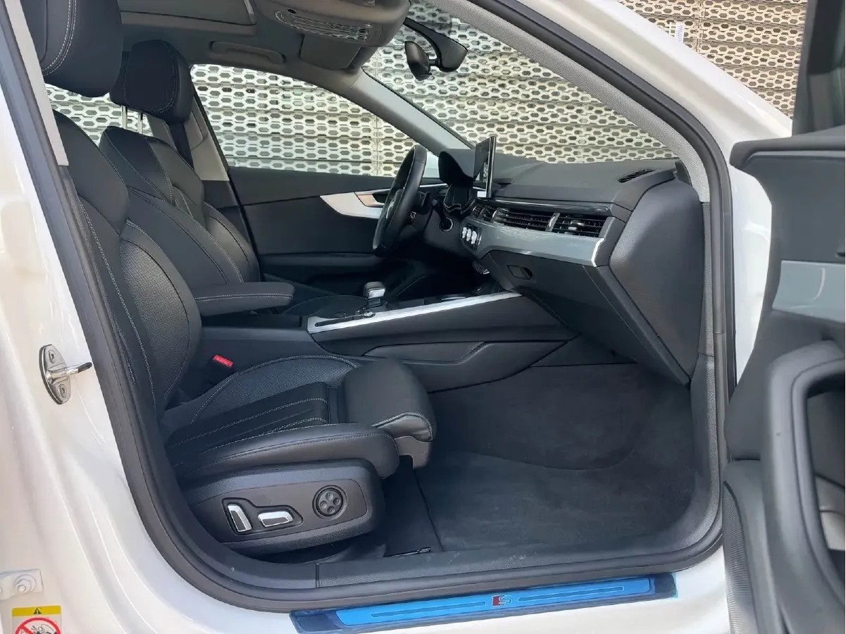 2024 Audi A4L 2.0T 190HP L4 7DCT,autocango,china used car exporter,china ev exporter,chinese used car exporter,chinese used ev exporter