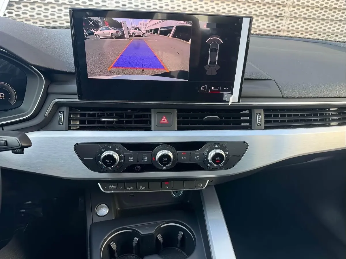 2024 Audi A4L 2.0T 190HP L4 7DCT,autocango,china used car exporter,china ev exporter,chinese used car exporter,chinese used ev exporter