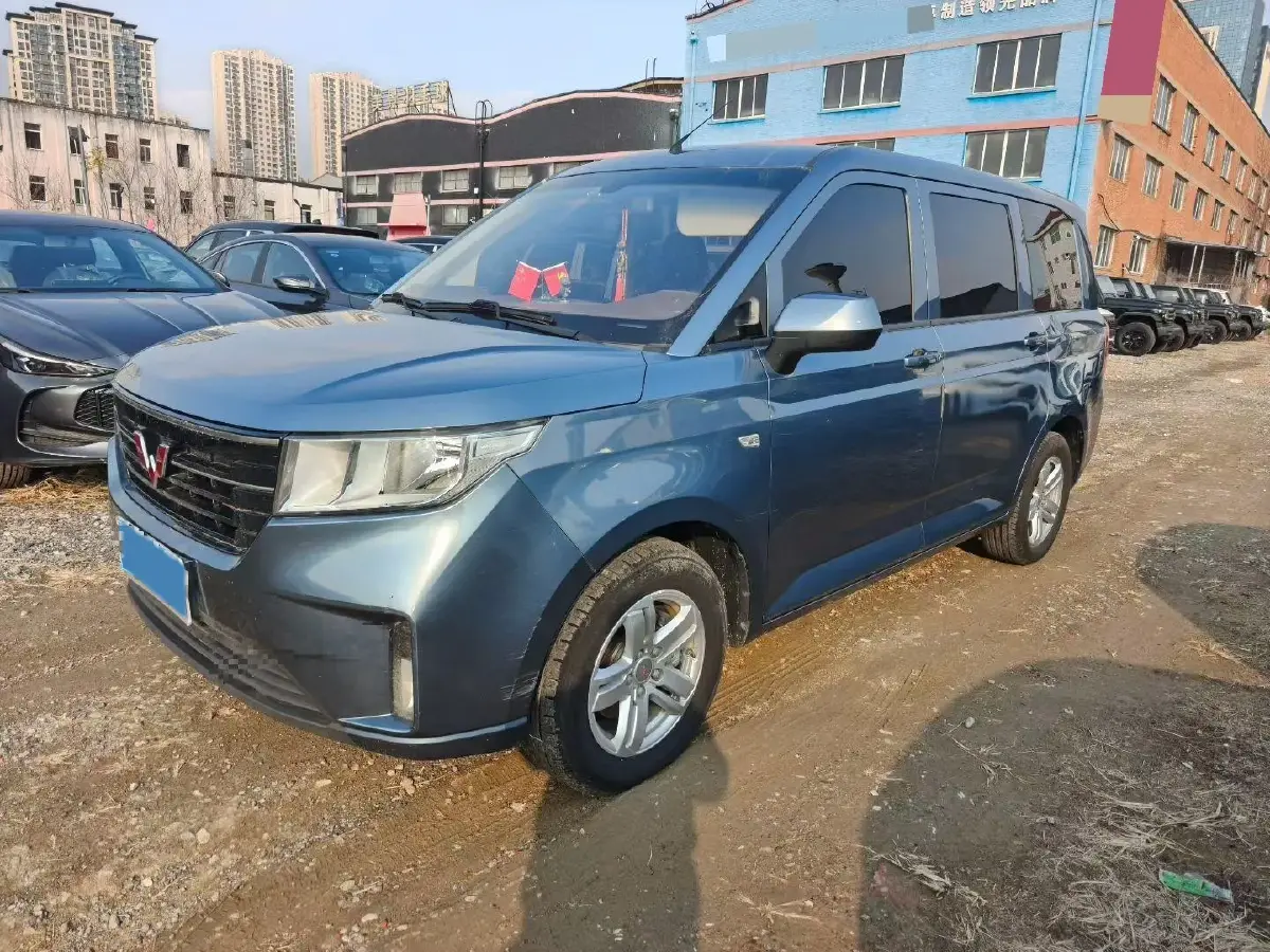 2020 WuLing HongGuang Plus 1.5L 99HP L4 6MT