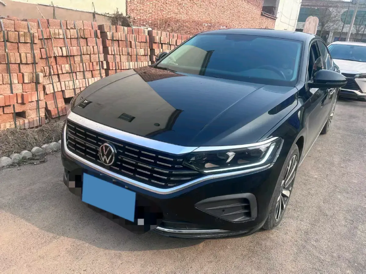 2024 Volkswagen Passat 2.0T 220HP L4 7DCT