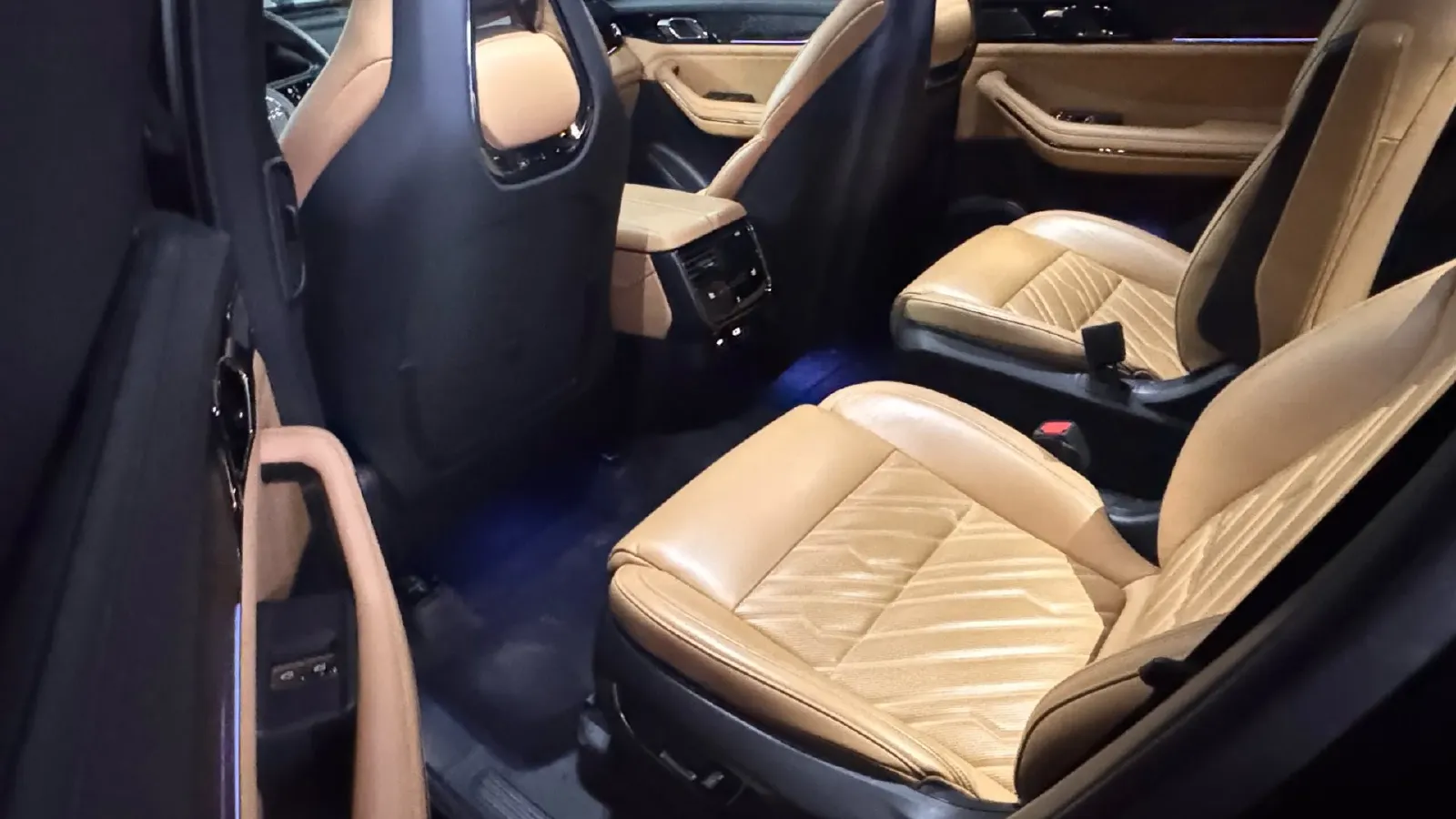 2021 Kia Carnival 2.0T 233HP L4 8AT,autocango,china used car exporter,china ev exporter,chinese used car exporter,chinese used ev exporter