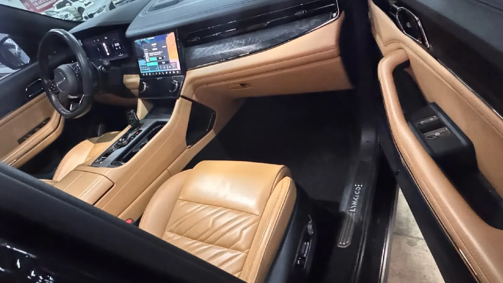 2021 Kia Carnival 2.0T 233HP L4 8AT,autocango,china used car exporter,china ev exporter,chinese used car exporter,chinese used ev exporter