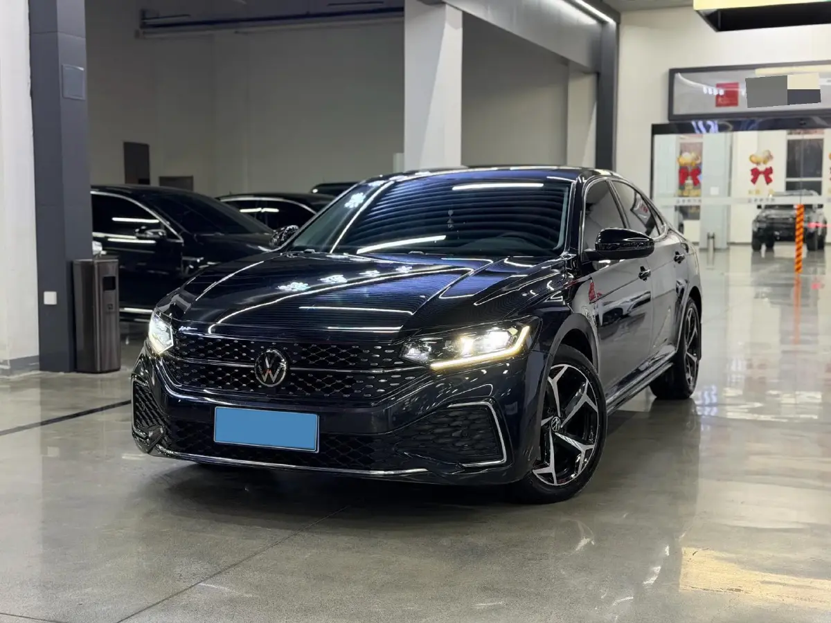 2023 Volkswagen Passat 2.0T 186HP L4 7DCT