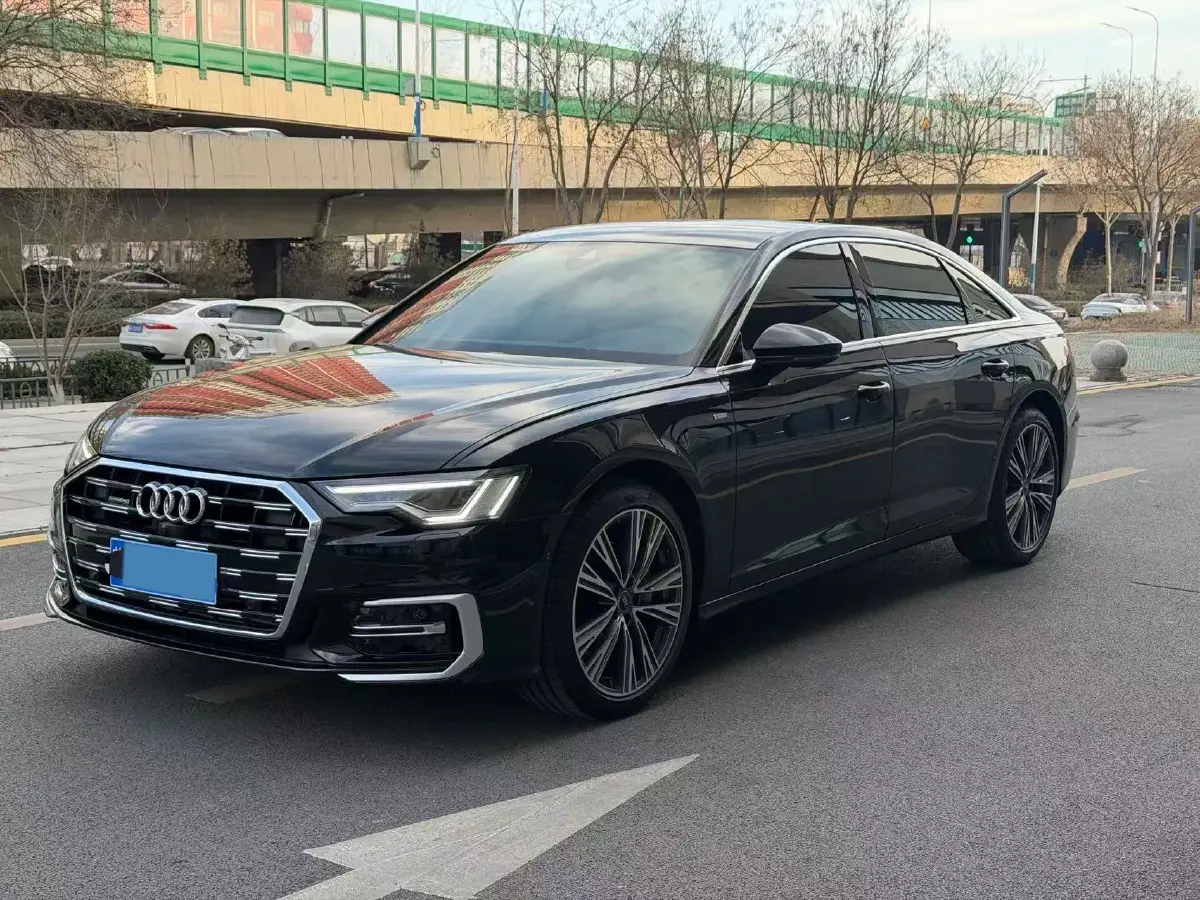 2025 Audi A6L 2.0T 245HP L4 7DCT