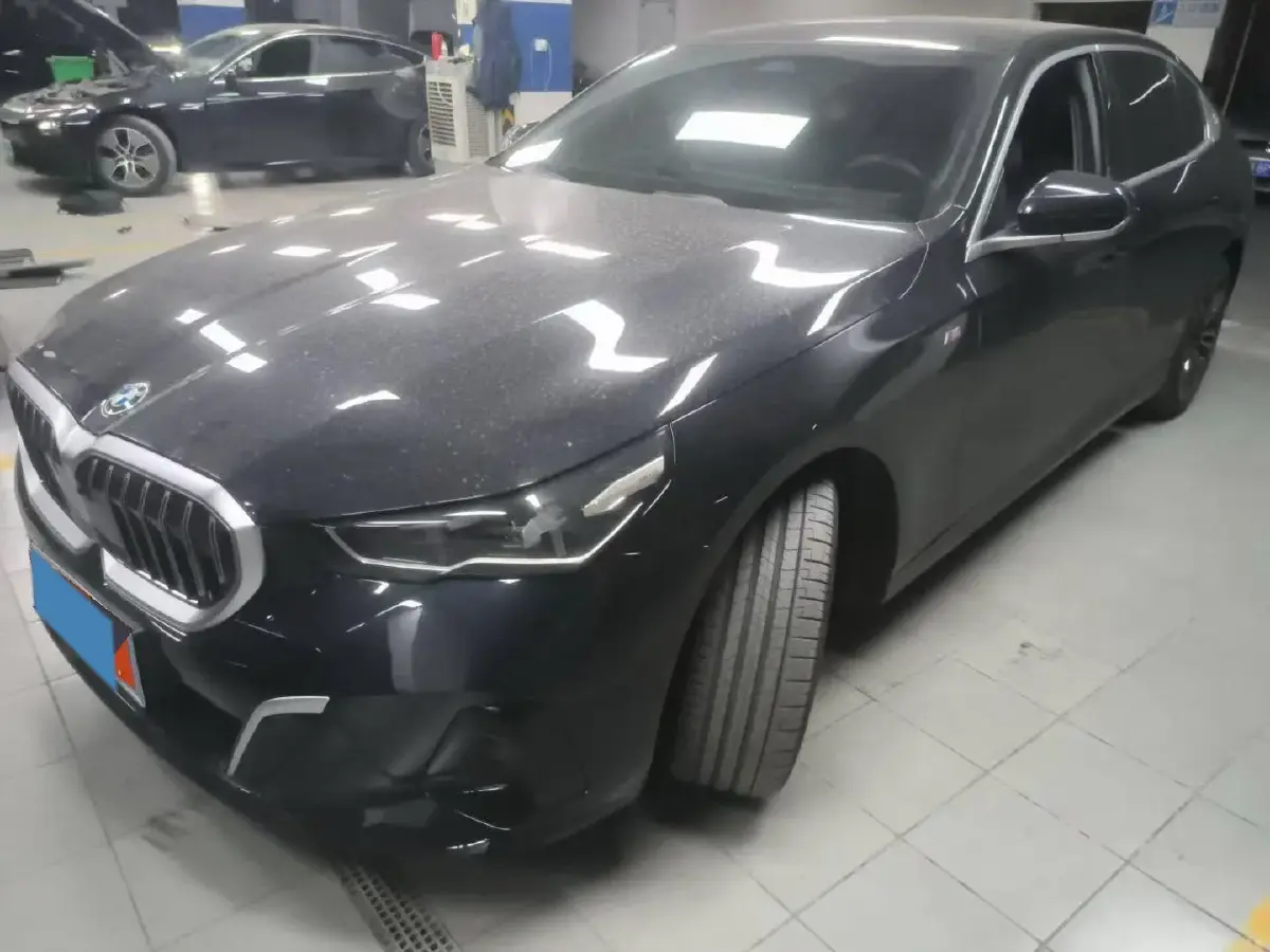 2024 BMW 5 Series 2.0T 258HP L4 8AT