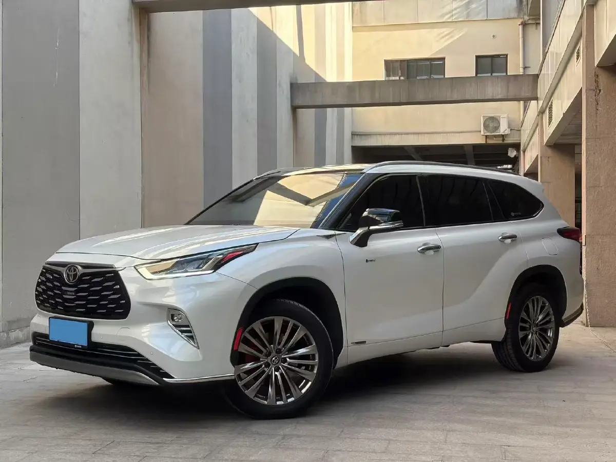 2024 Toyota Highlander 2.5L 189HP L4 E-CVT Hybrid