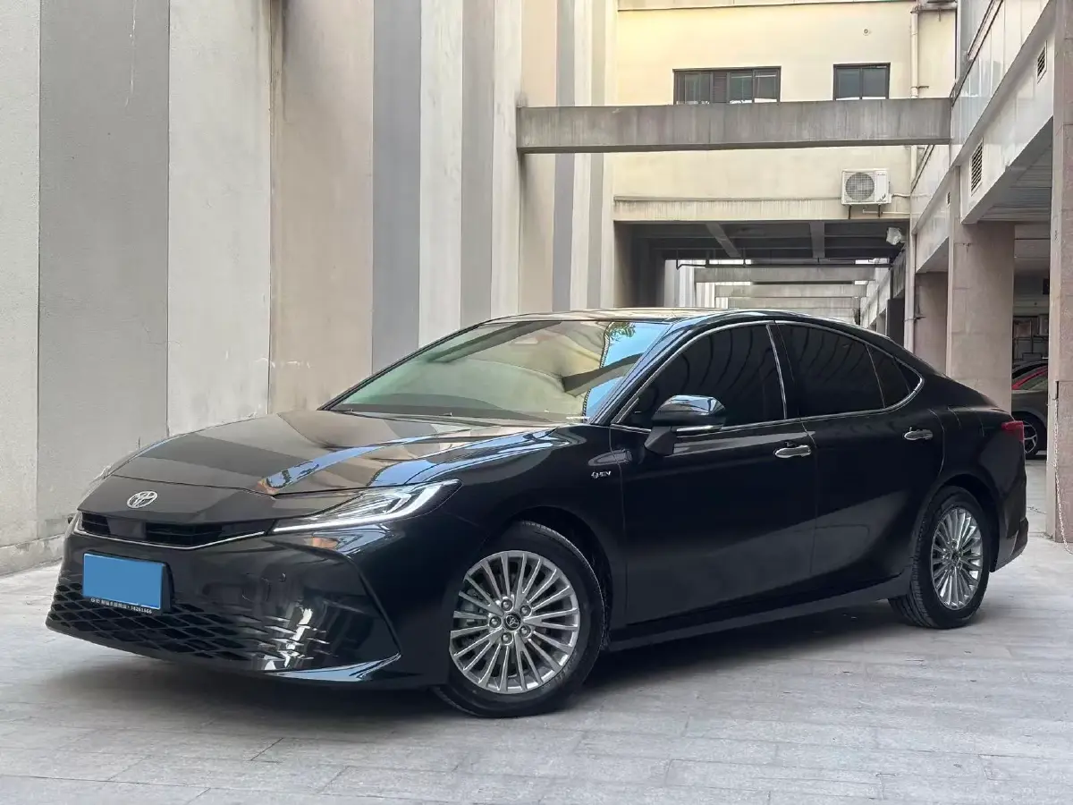 2024 Toyota Camry 2.0L 152HP L4 E-CVT Hybrid