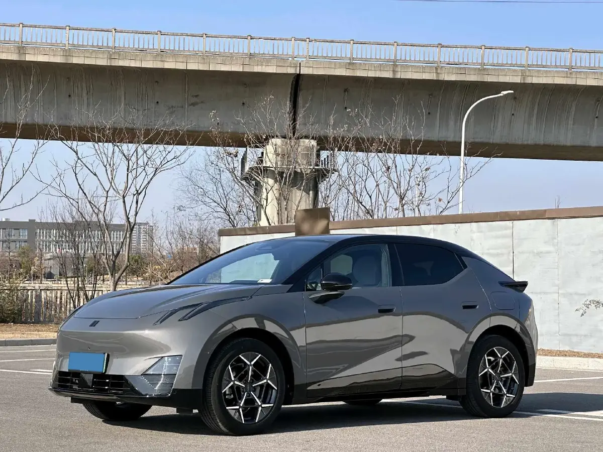 2025 Dongfeng Z9 2.0T 258HP L4 8AT