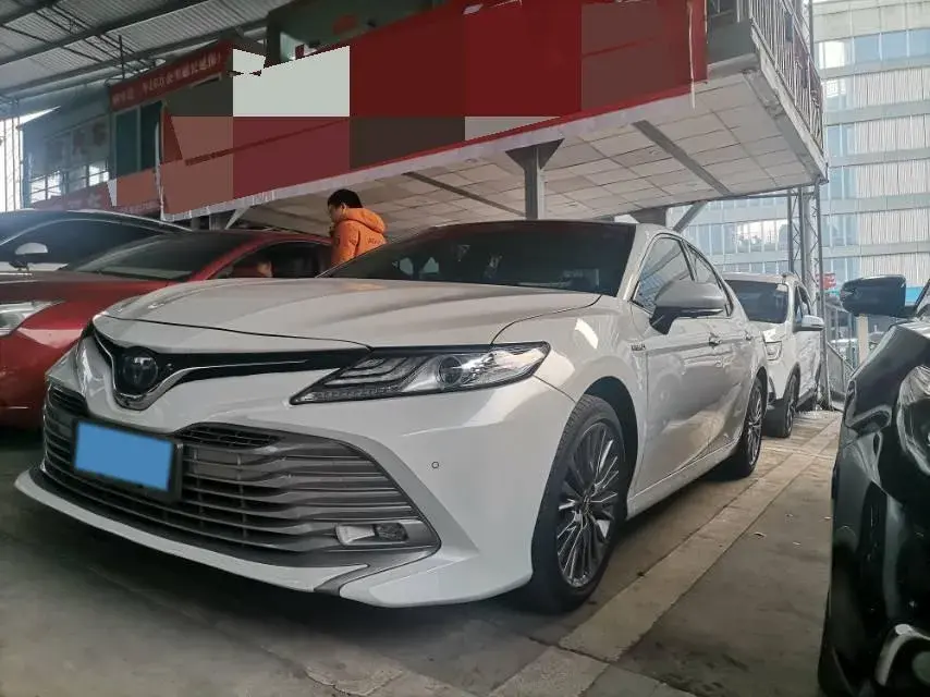 2019 Toyota Camry 2.5L 178HP L4 E-CVT Hybrid