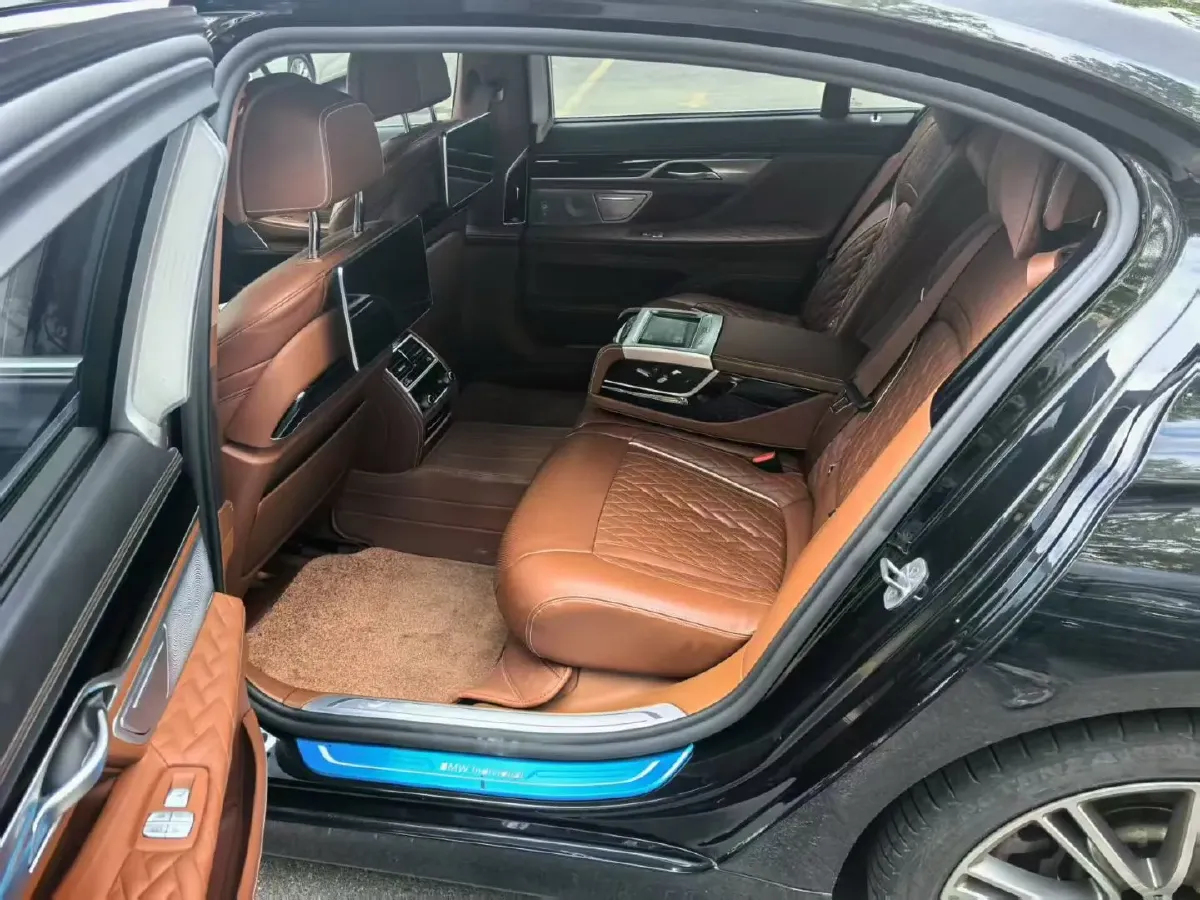 2021 BMW 7 Series 3.0T 340HP L6 8AT,autocango,china used car exporter,china ev exporter,chinese used car exporter,chinese used ev exporter